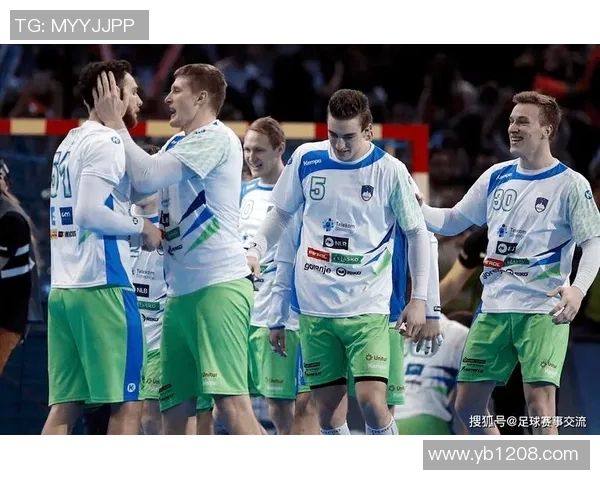 足球明星佩戴发巾的时尚风采与场上表现的完美结合